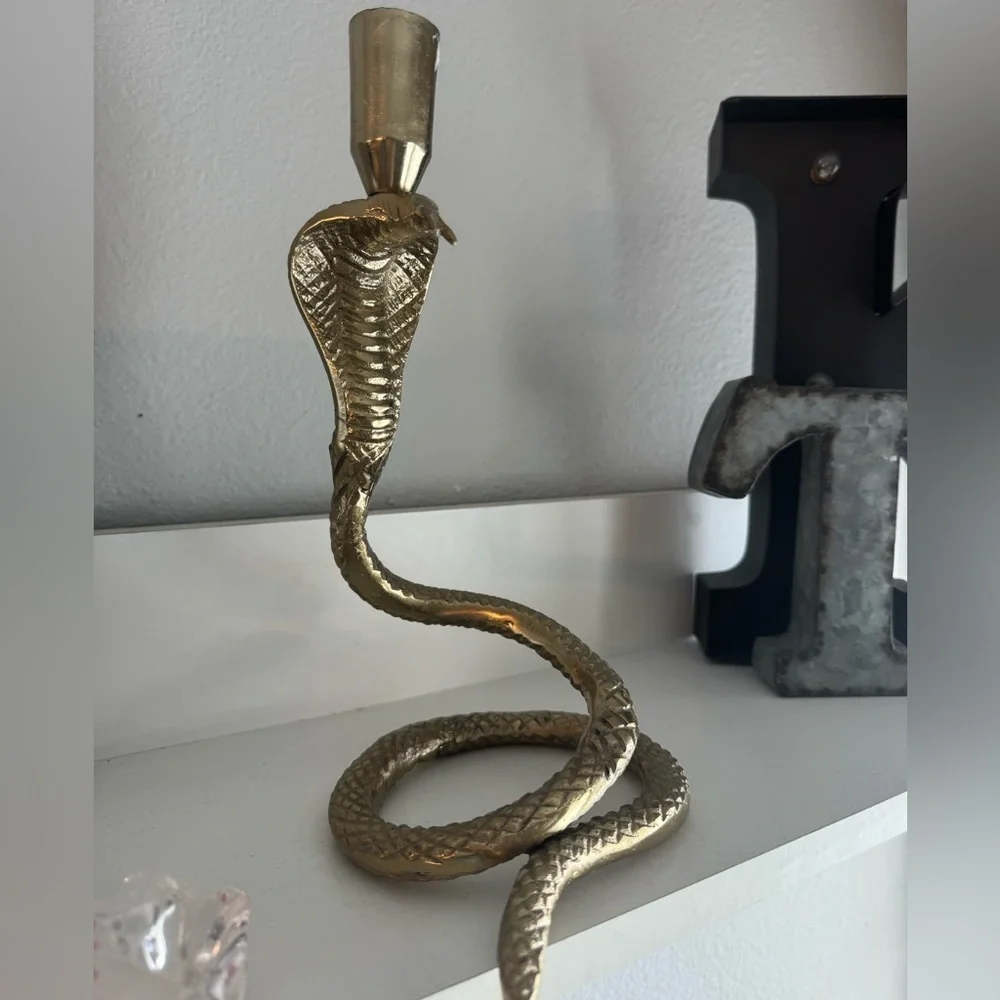 Gold 10’ in Cobra Snake Candle Holder
